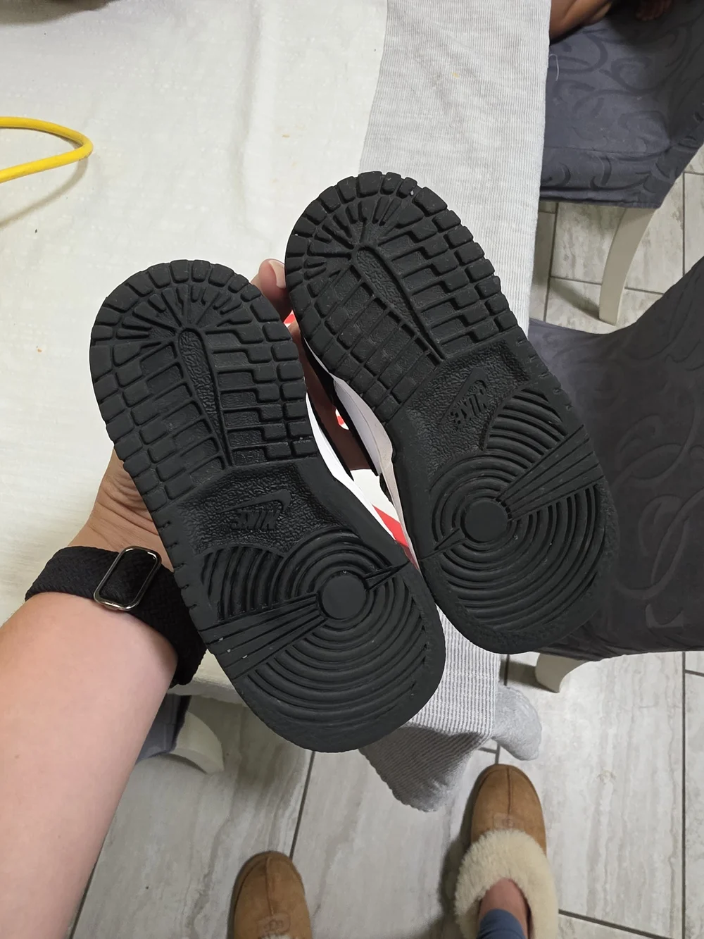 Nike Kids Black & White Low-Top Sneakers